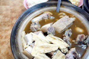 A steaming hot pot of bak kut teh in imbi